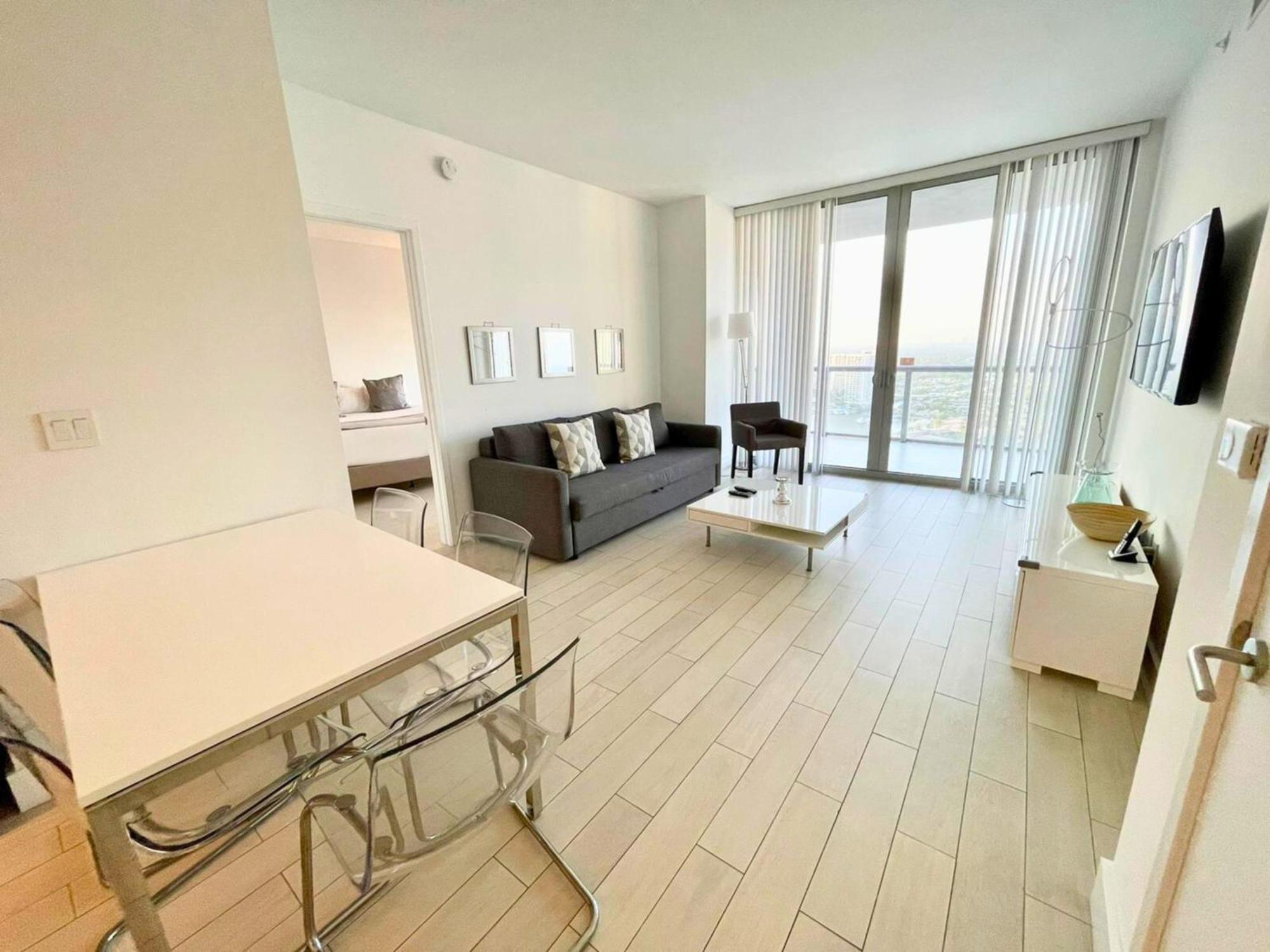 Mvr Apartments At Beachwalk Resort ฮาลลันเดลบีช ภายนอก รูปภาพ