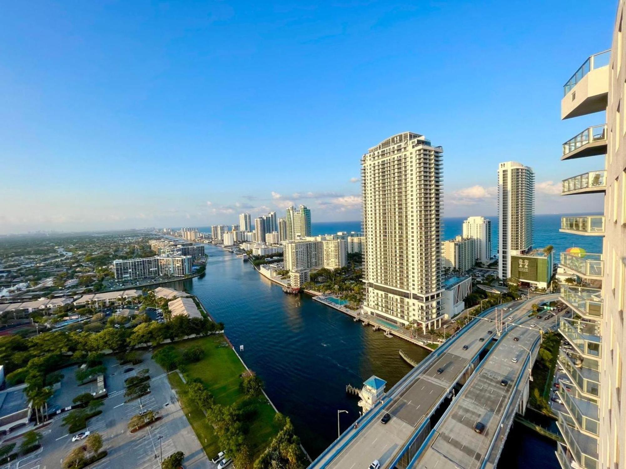 Mvr Apartments At Beachwalk Resort ฮาลลันเดลบีช ภายนอก รูปภาพ