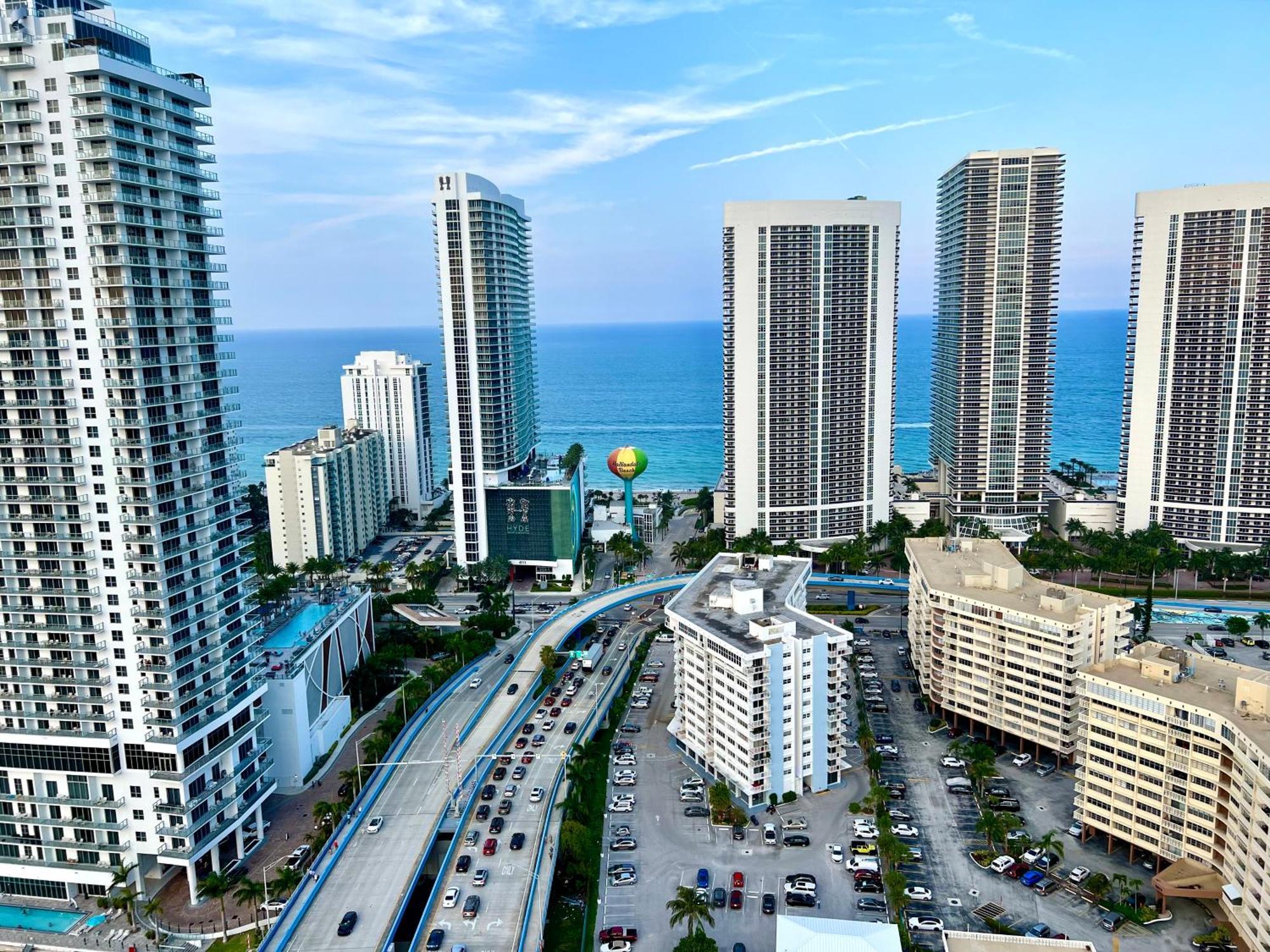 Mvr Apartments At Beachwalk Resort ฮาลลันเดลบีช ภายนอก รูปภาพ