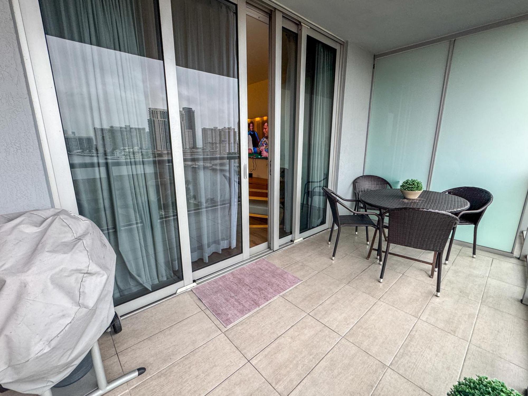 Mvr Apartments At Beachwalk Resort ฮาลลันเดลบีช ภายนอก รูปภาพ